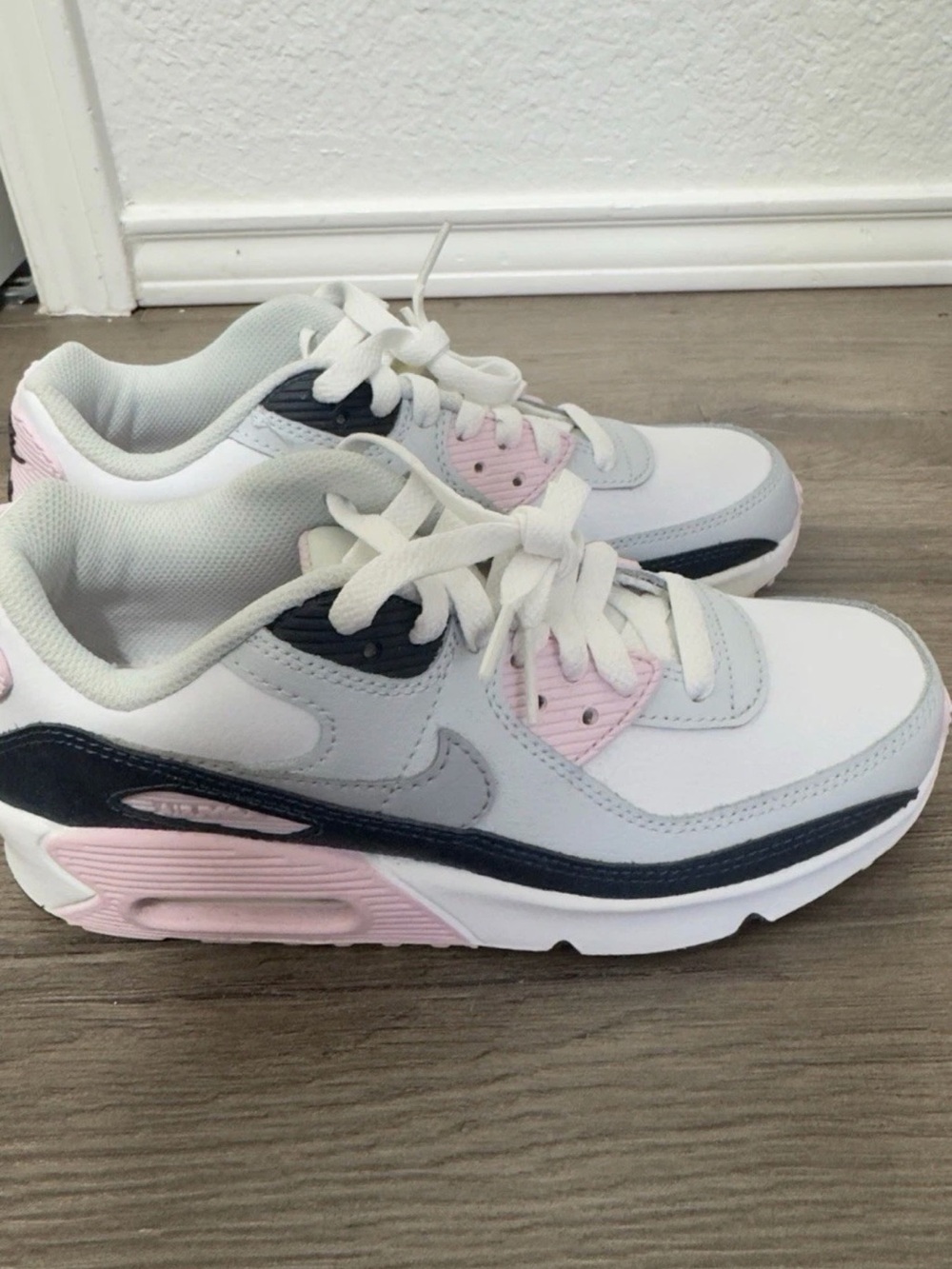 Nike Air Max Girls 4y White/Pink/Gray Athletic Shoes New